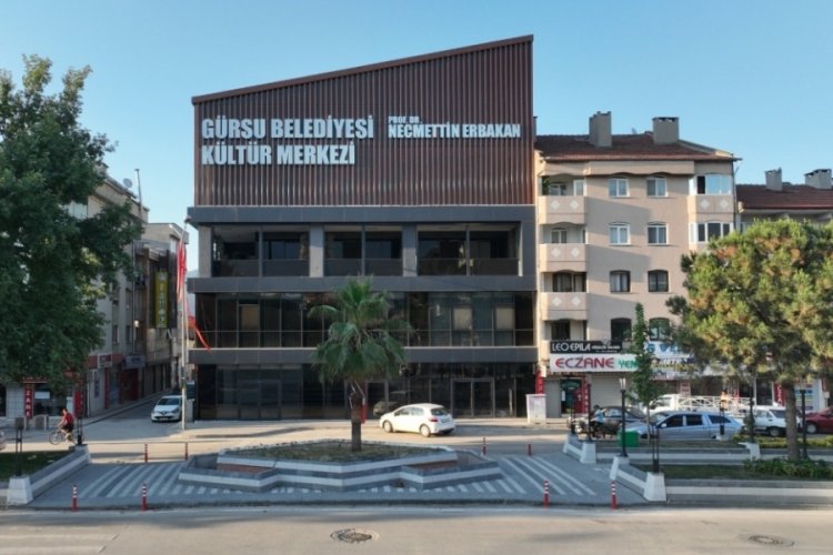 Bursa'da Kadın Spor Salonu'nda y&uuml;zlerce kadının sporla buluştu