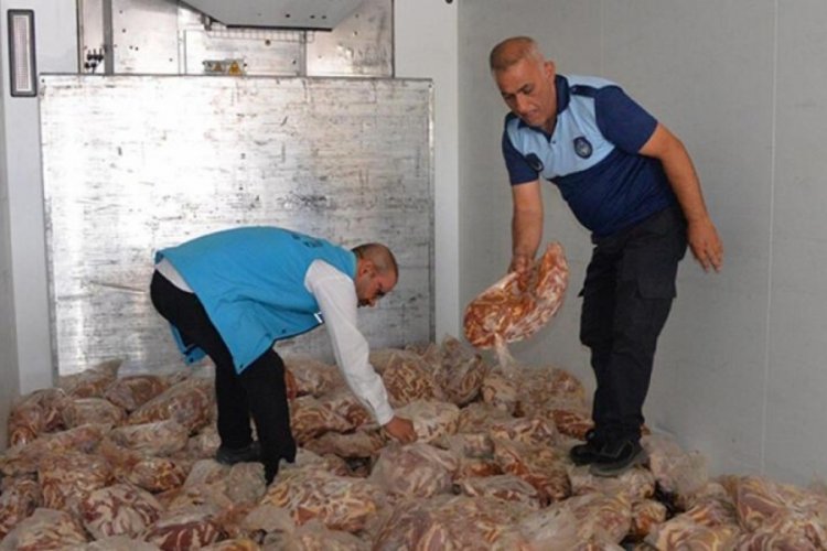 Vatandaşa yedireceklerdi! Ka&ccedil;ak et ve sakatat TIR'da ele ge&ccedil;irildi