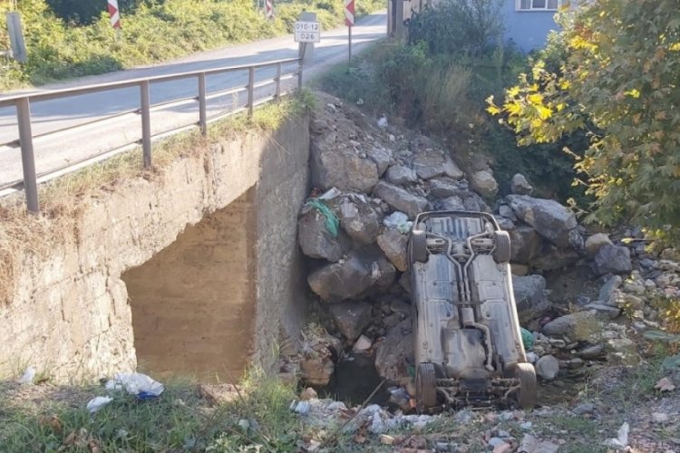 Sinop'ta otomobil dereye u&ccedil;tu: 1'i bebek 4 yaralı