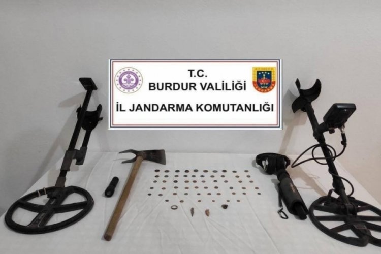 Burdur'da jandarmadan ka&ccedil;ak kazıya su&ccedil;&uuml;st&uuml;