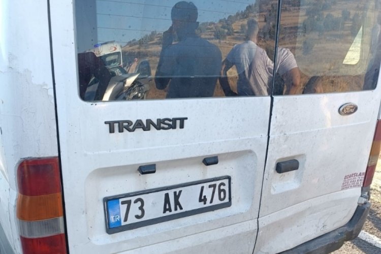 Mardin'de otomobil minib&uuml;se &ccedil;arptı