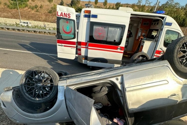 Bursa'da kontrolden &ccedil;ıkan ara&ccedil; takla attı: 4 yaralı