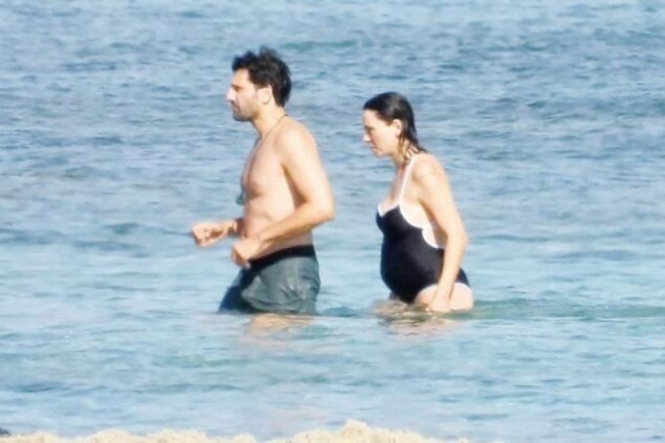 Kaan Urgancıoğlu ile eşi Burcu Denizer Çeşme'de