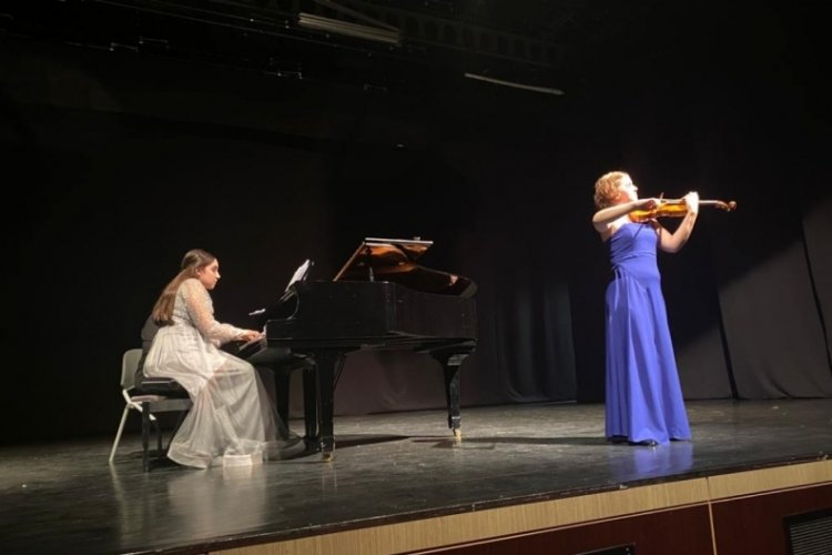 Bursalı gen&ccedil; m&uuml;zisyenlerden doyumsuz m&uuml;zik ziyafeti