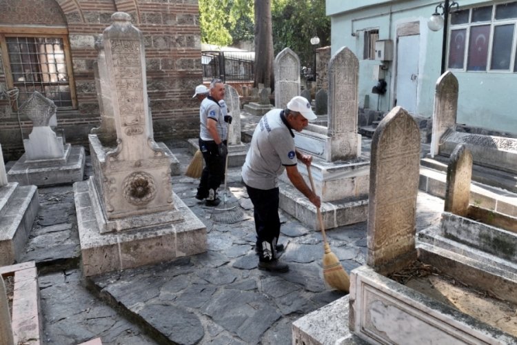 Bursa kentin d&ouml;rt bir yanındaki onarım ve temizlik &ccedil;alışmalarıyla ecdada yakışır hale getiriliyor