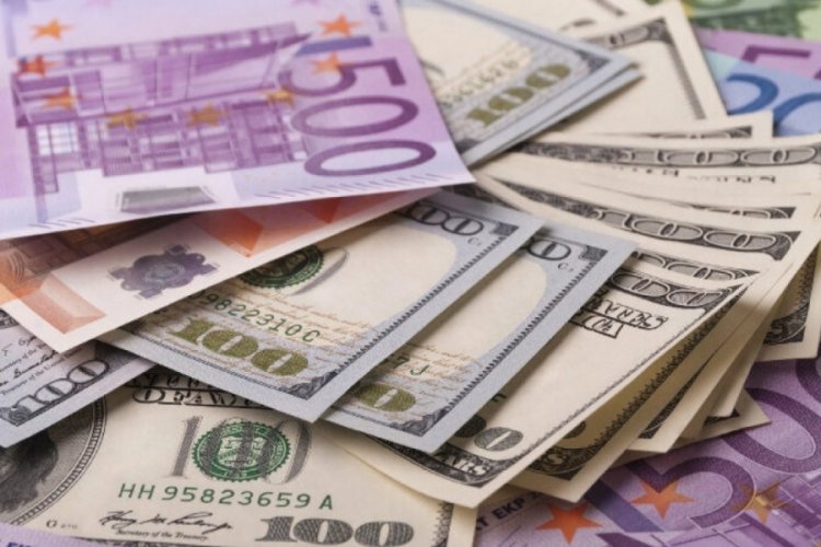 Dolar ve Euro'da b&uuml;y&uuml;k d&uuml;ş&uuml;ş