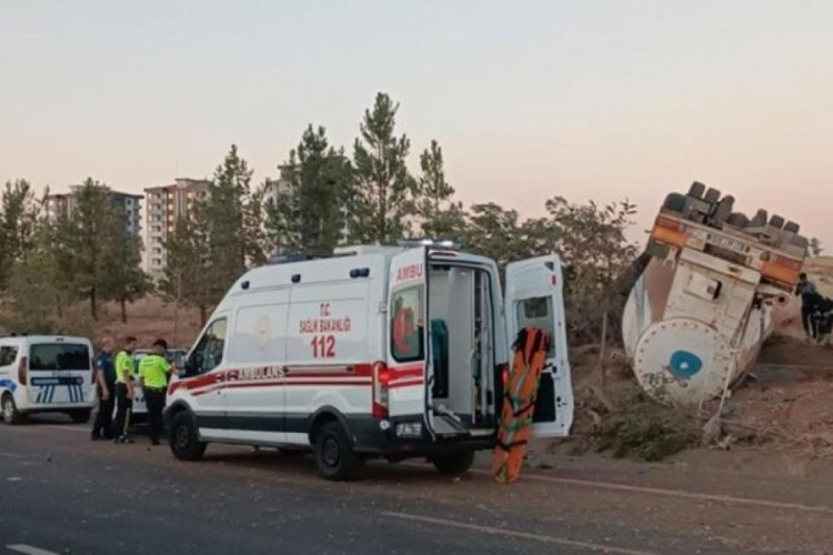 Gaziantep'te hafriyat kamyonu aracı bi&ccedil;erek ref&uuml;je girdi! 1 &ouml;l&uuml;, 3 yaralı