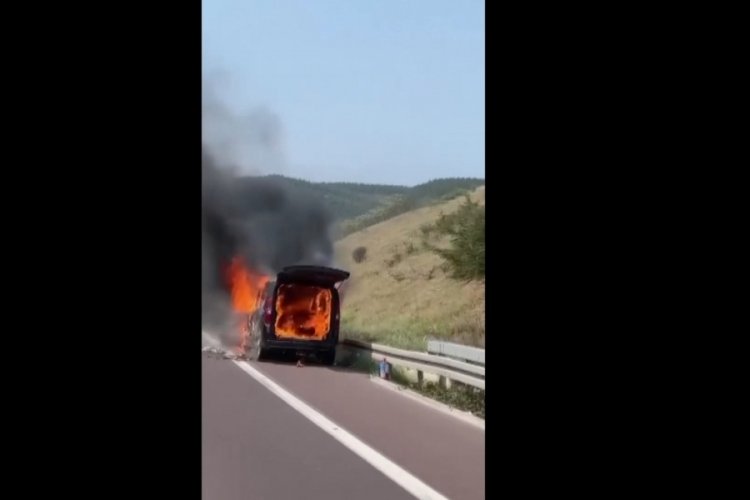 Bursa'da otobanda alev alan ara&ccedil; paniğe neden oldu!