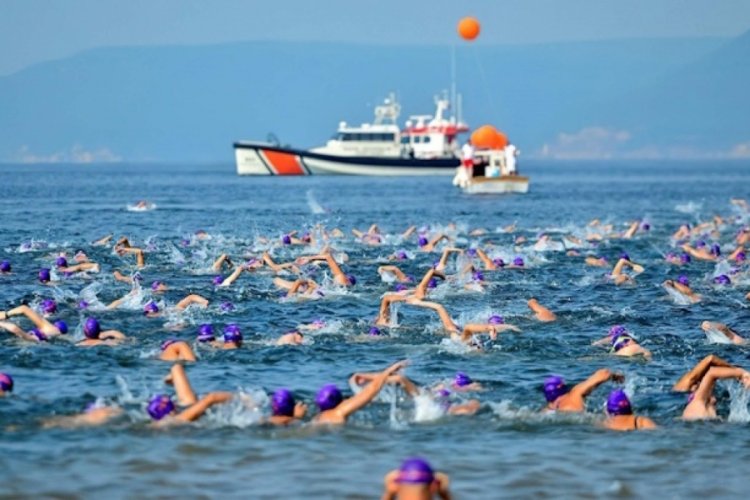 36. &Ccedil;anakkale Y&uuml;zme Yarışlarında bir ilk! Bin kız &ccedil;ocuğu i&ccedil;in bağış toplanıyor