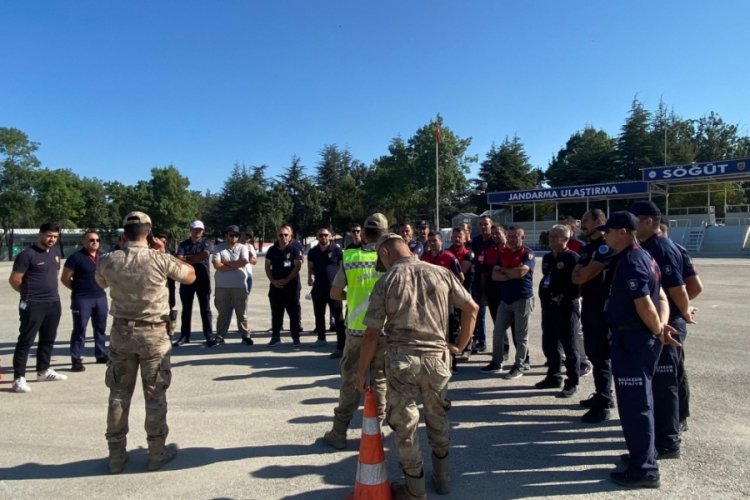 Bursa'da itfaiye personeline, 'İleri ve G&uuml;venli S&uuml;r&uuml;ş Teknikleri Eğitici Eğitimi' verildi