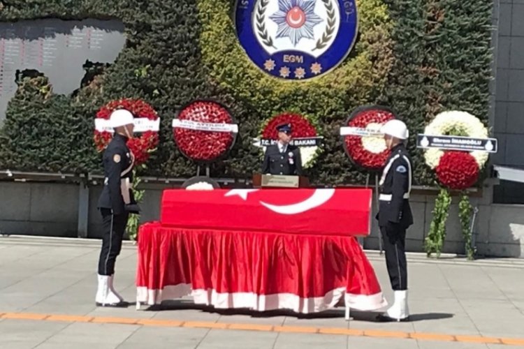 Şehit polis i&ccedil;in İstanbul Emniyet M&uuml;d&uuml;rl&uuml;ğ&uuml;'nde t&ouml;ren d&uuml;zenlendi