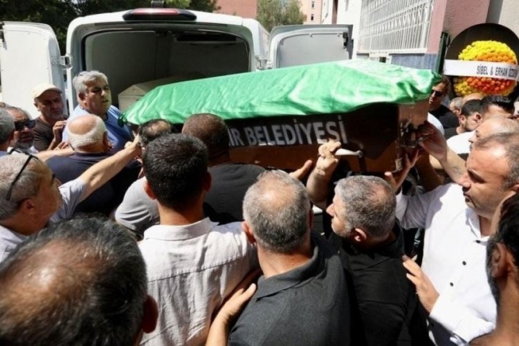 Balkondayken maganda kurşunuyla hayatını kaybeden adama acı veda