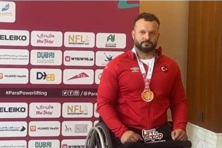 Milli para halterci Uğur Yumuk d&uuml;nya &uuml;&ccedil;&uuml;nc&uuml;s&uuml; oldu