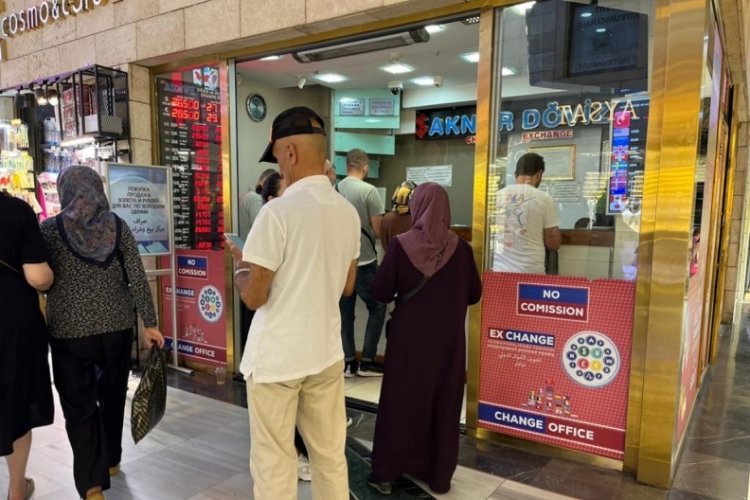 D&ouml;viz inmişti, yine &ccedil;ıktı! Bursa'da d&ouml;viz b&uuml;roları ise sakin