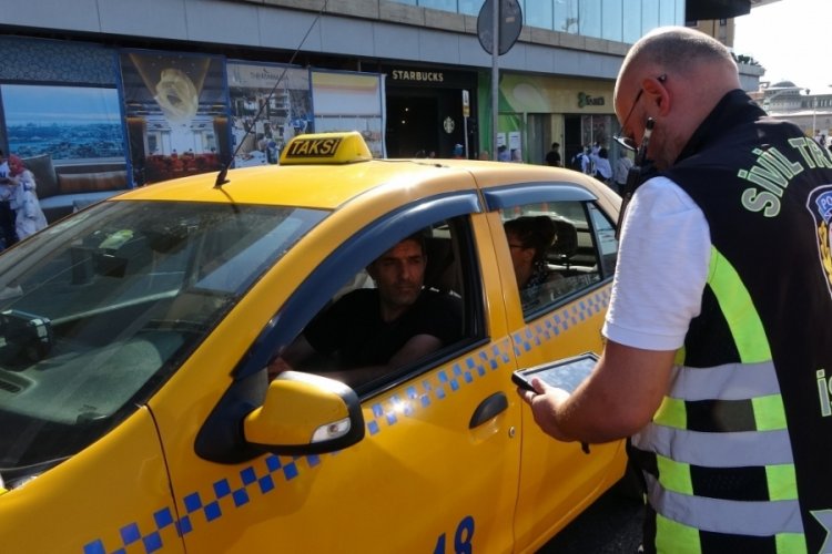 İstanbul Taksim'de ticari taksi denetimi