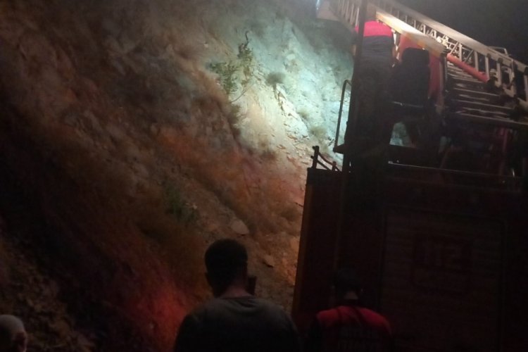 Bitlis'te dağda mahsur kalan anne ne kızı AFAD ve itfaiye ekipleri kurtardı