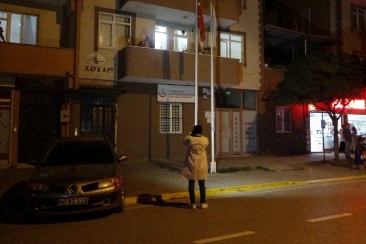 Kocaeli'nde cadde ortasında kadını tabancayla vurarak &ouml;ld&uuml;rd&uuml;, ardından kafasına sıktı