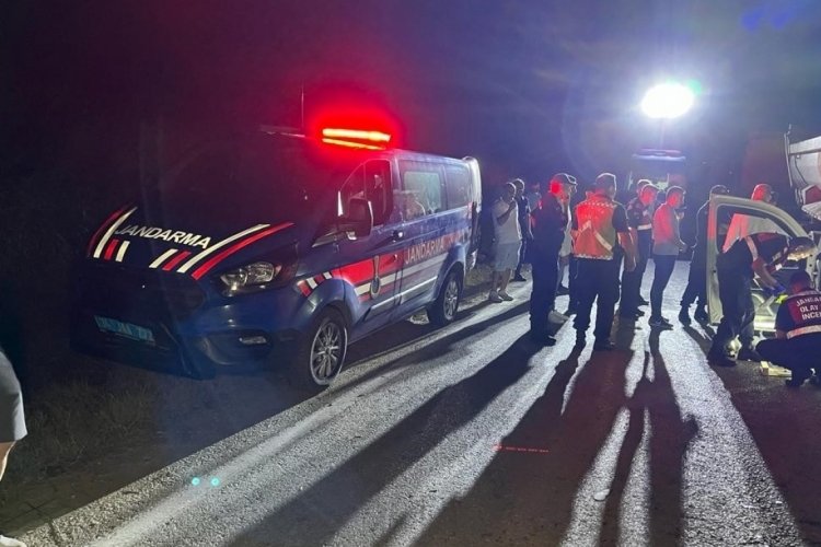 İstanbul'da hafif ticari ara&ccedil; arıza yapan hafriyat kamyonuna &ccedil;arptı: 1 &ouml;l&uuml;
