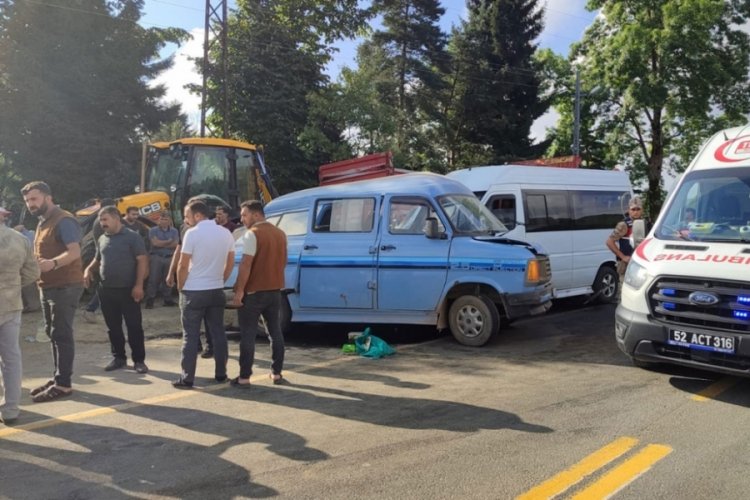 Ordu'da iki minib&uuml;s &ccedil;arpıştı! &Ccedil;ok sayıda yaralı var...