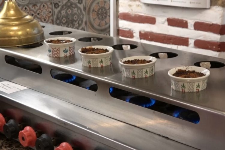 'İsli Kahve' k&uuml;lt&uuml;r&uuml; Bursa'da tarihi handa devam ediyor