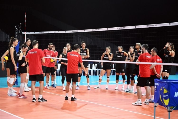 A Milli Kadın Voleybol Takımı Br&uuml;ksel'de