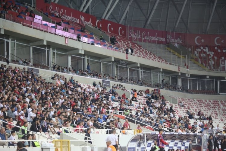 Sivassporlu taraftarlar Antalyaspor ma&ccedil;ına ilgi g&ouml;stermedi