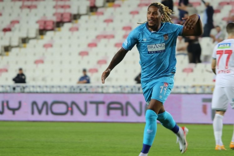 Sivasspor'da Gerson Rodrigues gol sayısını 2'ye &ccedil;ıkardı