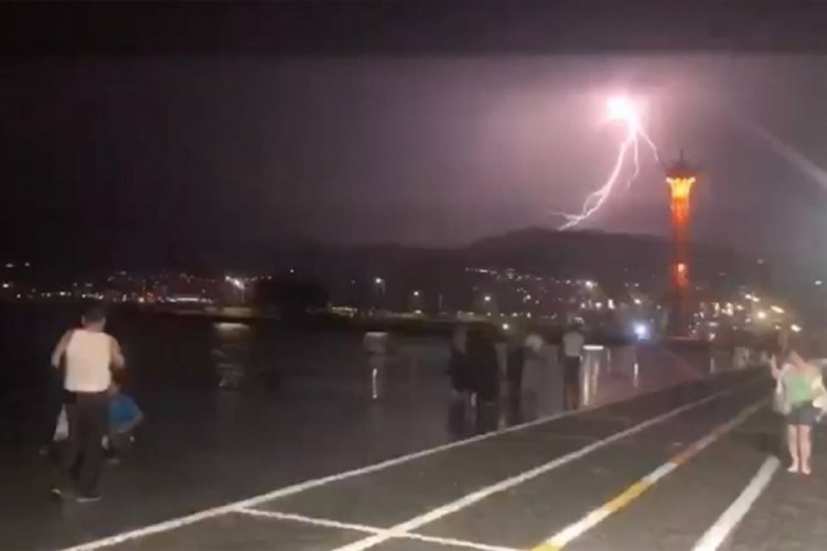İzmir'de sağanak etkili oldu