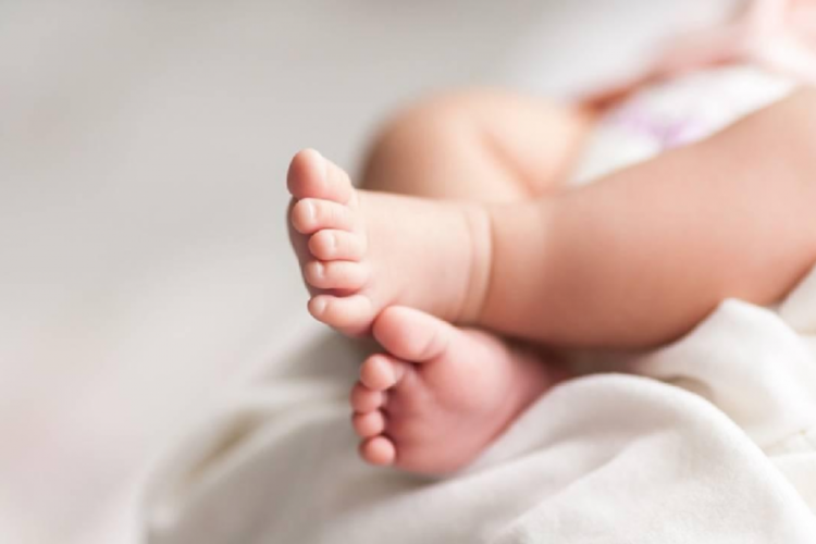 Arabada unutulan 16 aylık bebek hayatını kaybetti