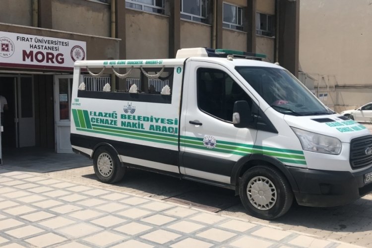 Elazığ'da bir kişi kayalıklardan d&uuml;şerek hayatını kaybetti