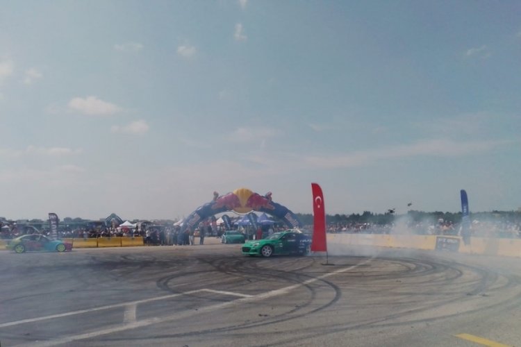 Bursa'da adrenalin ve eğlence dolu g&uuml;n: Tuning ve drift festivali başladı