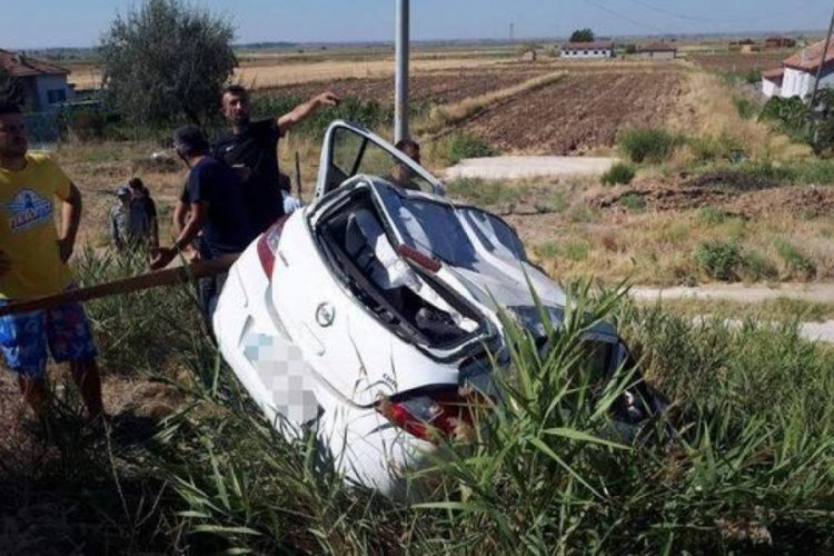Aksaray'da otomobil şarampole devrildi! 1 &ouml;l&uuml;, 2'si ağır 4 yaralı