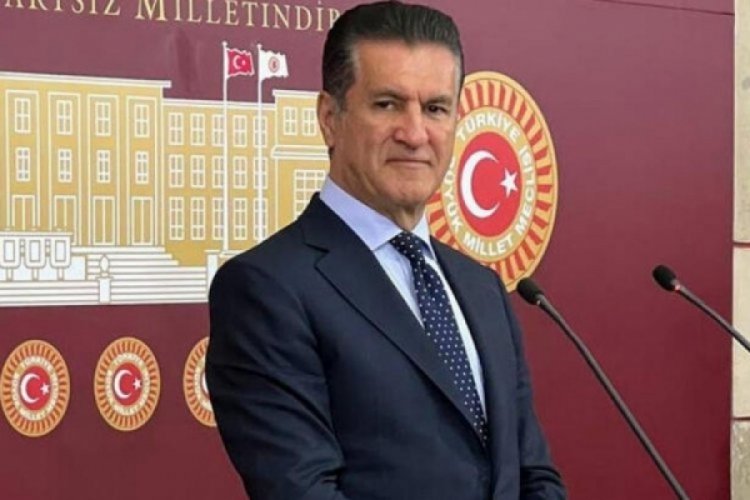 Mustafa Sarıg&uuml;l'den robot Sophia'ya: Fişini &ccedil;ekerim senin