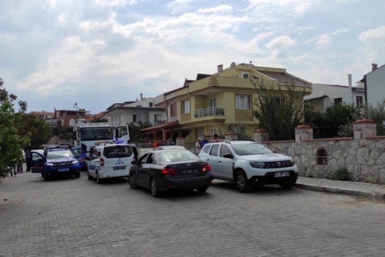 İzmir'de kamyonun &ccedil;arptığı işitme engelli adam hayatını kaybetti