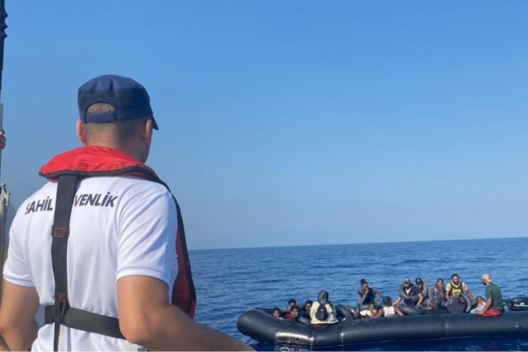 Aydın'da Kuşadası a&ccedil;ıklarında 29 g&ouml;&ccedil;men kurtarıldı