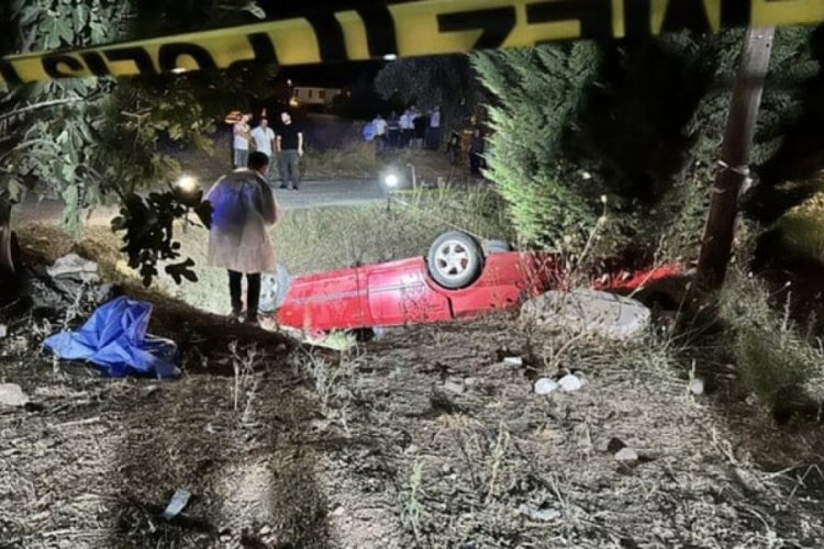Manisa'da otomobil kontrolden &ccedil;ıktı! 3 &ouml;l&uuml;