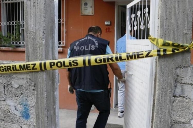 Adana'da 76 yaşındaki şahıs eşini &ouml;ld&uuml;rd&uuml;! Polise teslim oldu