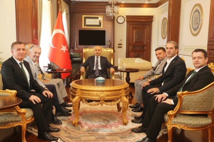 Bursaspor y&ouml;netimi, Bursa Valisi Mahmut Demirtaş'ı ziyaret etti