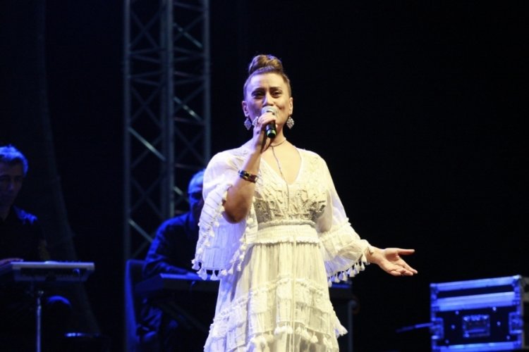 Orhangazi Erzurumlular Derneği tarafından d&uuml;zenlenen festivale Azerin ile muhteşem final
