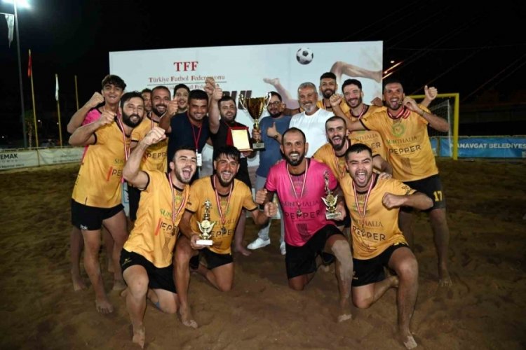 T&uuml;rkiye Plaj Futbol Ligi şampiyonu Pier Loti-Sunthalia oldu
