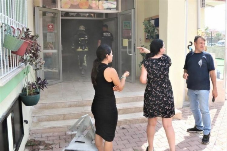 Antalya'da anaokulunda yangın &ccedil;ıktı