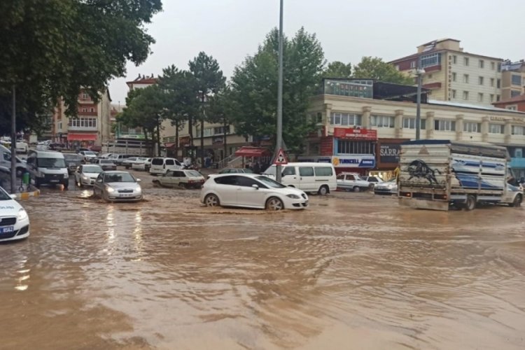 Kayseri'de sel: Ev ve işyerlerini su bastı