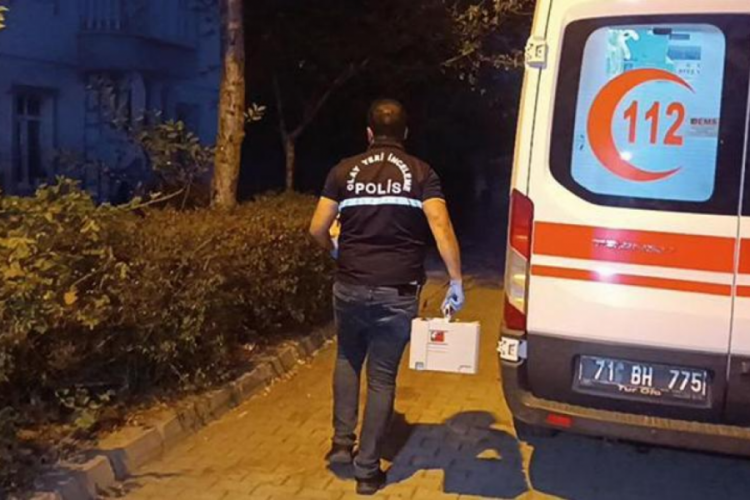 Kırıkkale'de eşiyle yakaladığı kişiyi &ouml;ld&uuml;rd&uuml;!