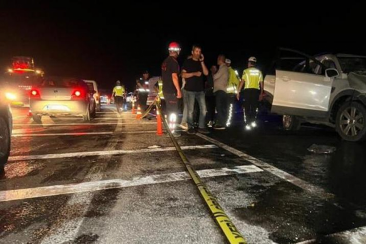 Nevşehir'de cip ile otomobil kafa kafaya &ccedil;arpıştı: 4 &ouml;l&uuml;, 2 yaralı