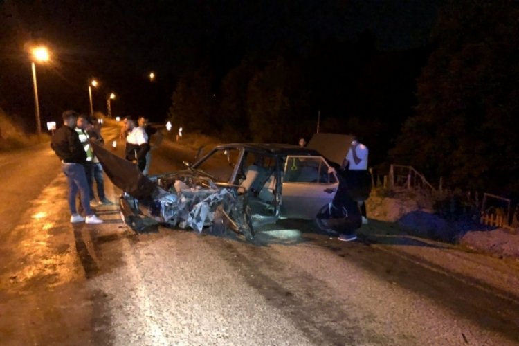 &Ccedil;ankırı'da iki otomobil kafa kafaya &ccedil;arpıştı: 7 kişi yaralandı