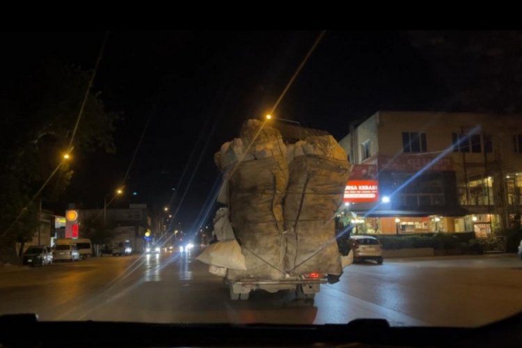 Bursa'da tehlikeli taşımacılık! O anlar kamerada