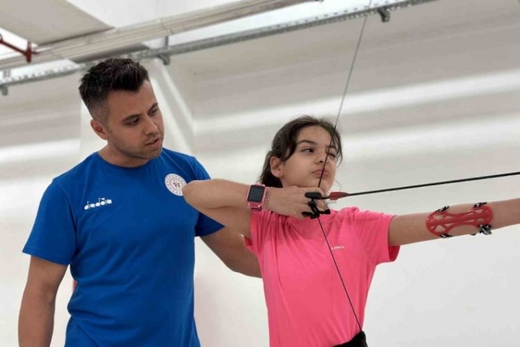 Eskişehirli minikler Mete Gazoz'u &ouml;rnek alıyor