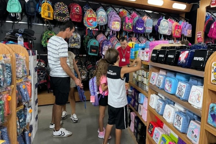 Bu yıl kırtasiye masrafları g&ouml;z korkutuyor! Bir okul &ccedil;antasını doldurmanın maliyeti ne?