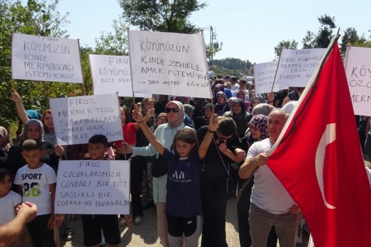 Bursa'da Firuz k&ouml;y&uuml; sakinleri mermer ocağına karşı eylem yaptı