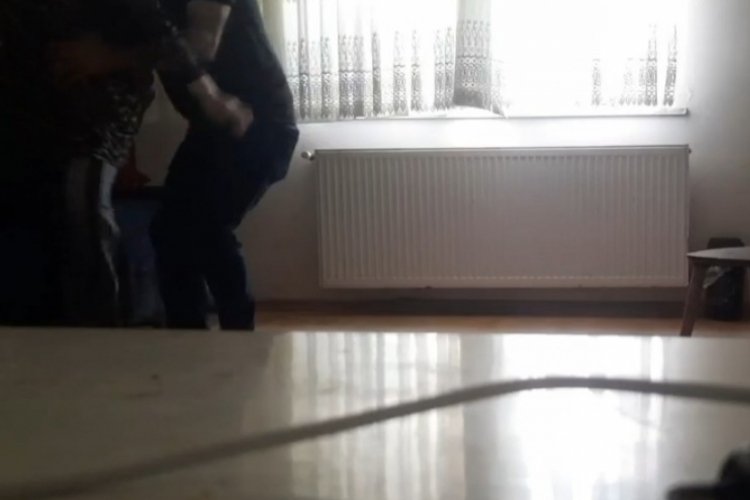 Ev sahibi kiracısını taciz etti